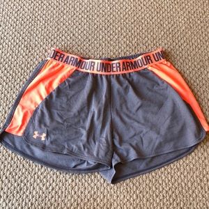 UnderArmour shorts with waistband; Size: Medium
